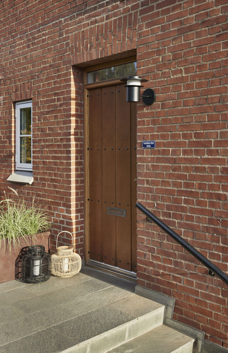 Suburb Outdoor Light Black